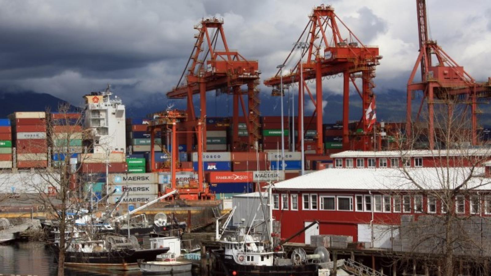 UPDATE ILWU Canada votes to strike if contract talks fail Journal of